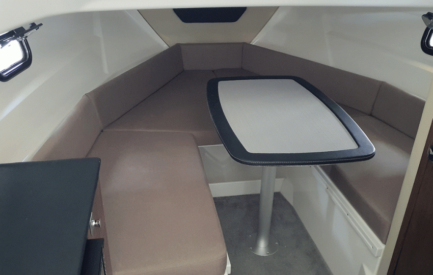 Karnic SL702 Interior (1)